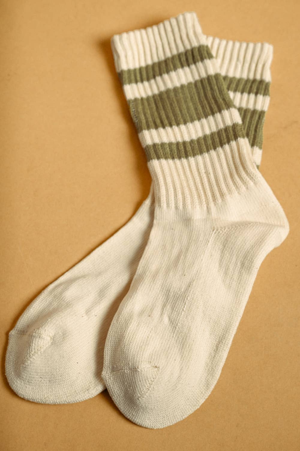 A8107   RETRO STRIPE CREW SOCKS