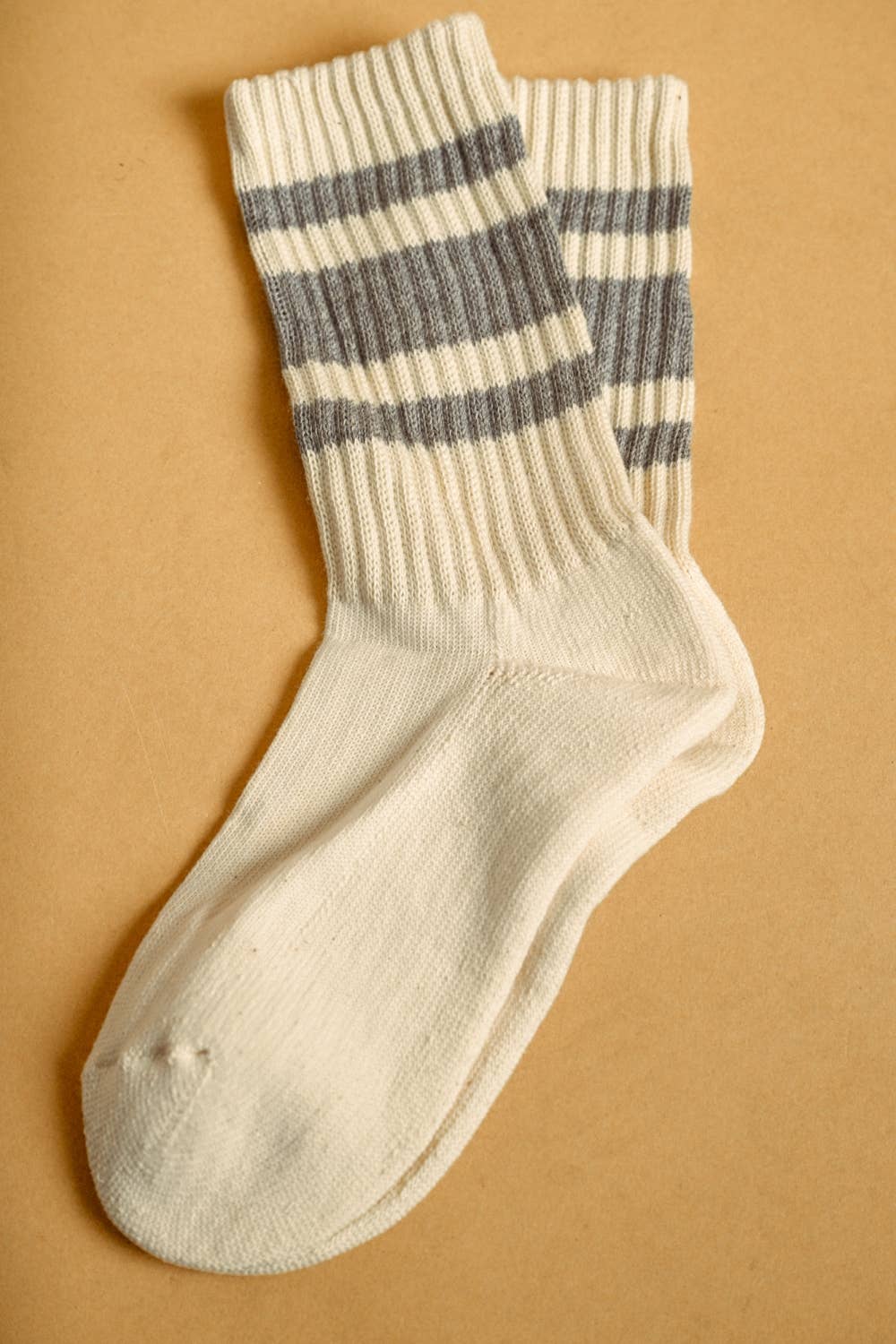 A8107   RETRO STRIPE CREW SOCKS